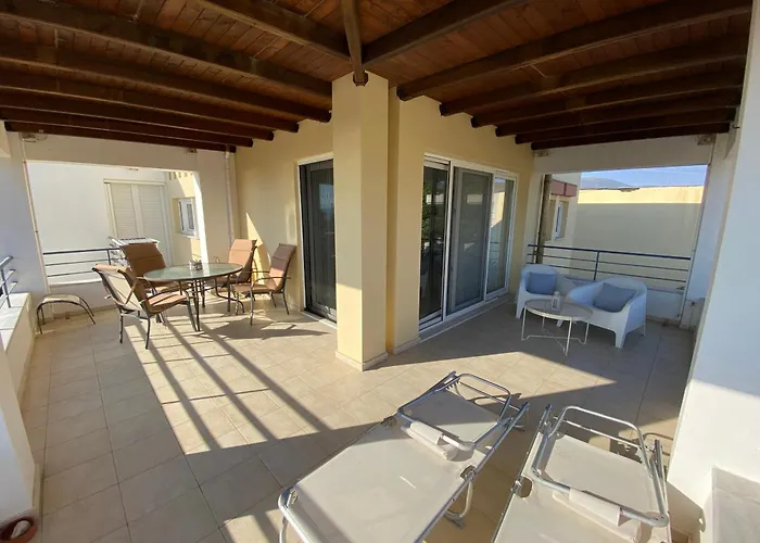 Iria Sunset View شقة *